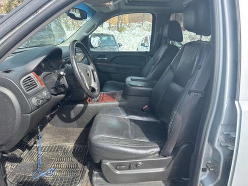 Used 2012 Chevrolet Suburban LTZ image 10