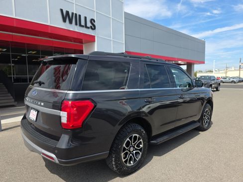 Used 2024 Ford Expedition XLT AWD/4WD image 8