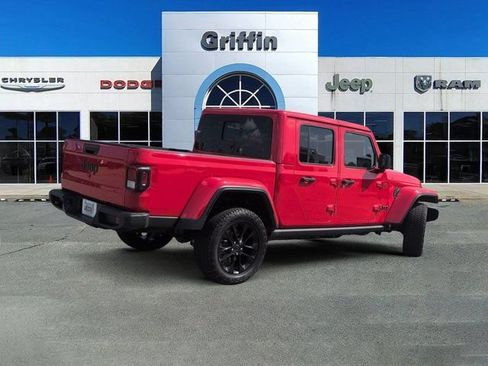 Used 2025 Jeep Gladiator Sport AWD/4WD image 4