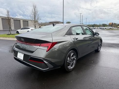 Used 2024 Hyundai Elantra SEL w/ Convenience Package FWD image 10