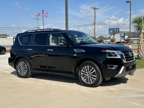 Used 2021 Nissan Armada SL w/ Captain's Chairs Package image 5