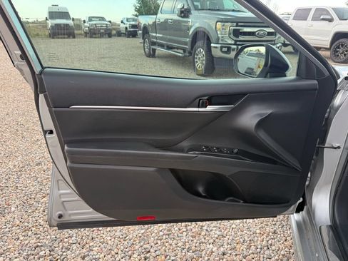 Used 2020 Toyota Camry SE FWD image 29
