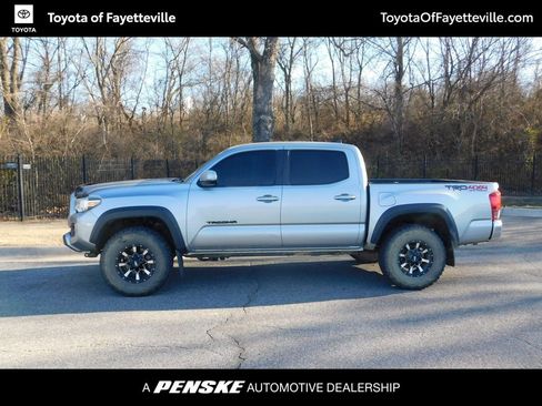 Used 2019 Toyota Tacoma TRD Off-Road image 2