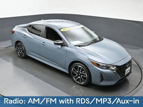 Used 2025 Nissan Sentra SR FWD image 3