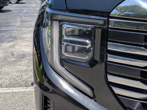 Used 2022 GMC Sierra 1500 SLT w/ SLT Convenience Package AWD/4WD image 10