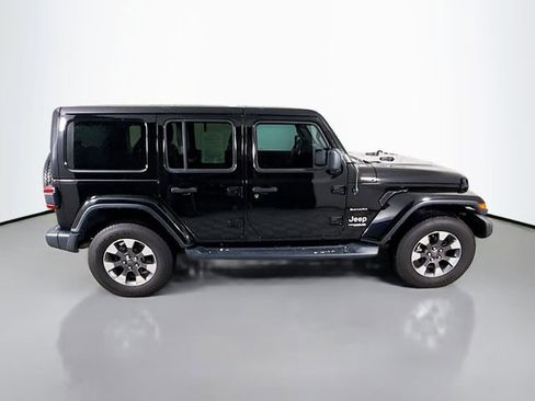 Used 2018 Jeep Wrangler Unlimited Sahara image 8