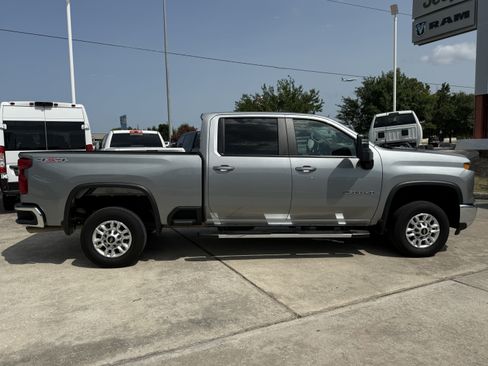 Used 2025 Chevrolet Silverado 2500 LT w/ Convenience Package AWD/4WD image 3