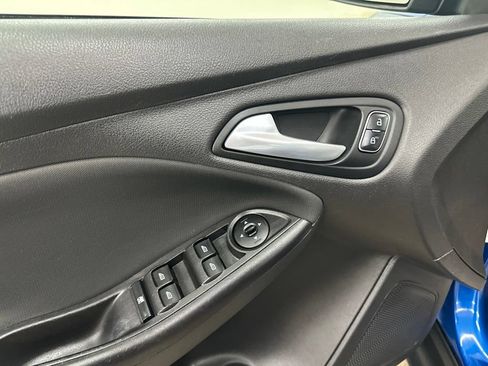 Used 2018 Ford Focus SE w/ SE Appearance Package FWD image 35