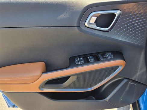 Certified 2025 Kia Soul EX FWD image 18