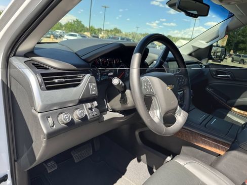 Used 2019 Chevrolet Suburban Premier AWD/4WD image 23