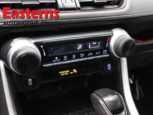 Used 2021 Toyota RAV4 LE image 19