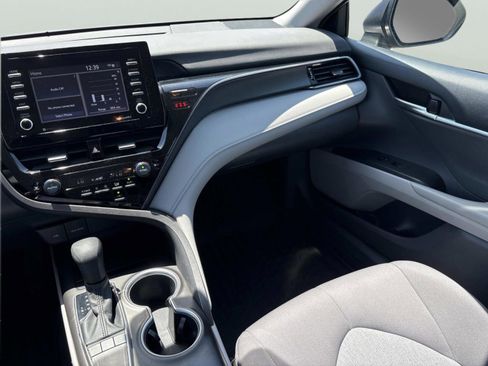 Used 2022 Toyota Camry LE w/ Convenience Package FWD image 12