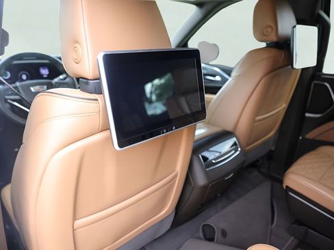 Used 2024 Cadillac Escalade Sport w/ LPO, ONYX Package image 31