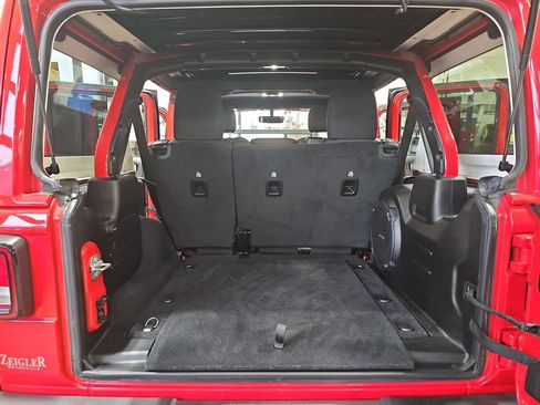 Used 2022 Jeep Wrangler Unlimited Sahara w/ Cold Weather Group image 12