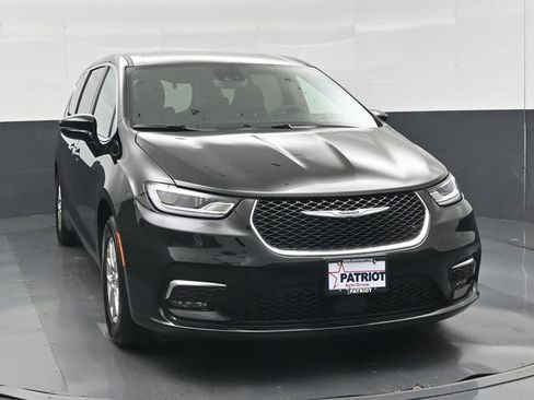 Used 2026 Chrysler Pacifica Select FWD image 34