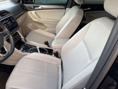 Used 2023 Volkswagen Tiguan SE R-Line image 4