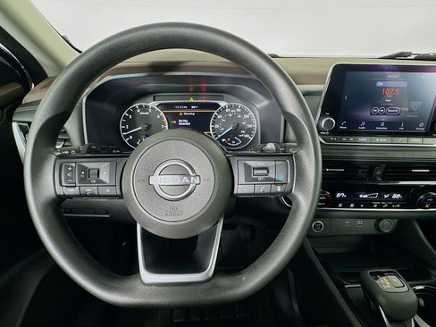 Used 2022 Nissan Rogue SV FWD image 11