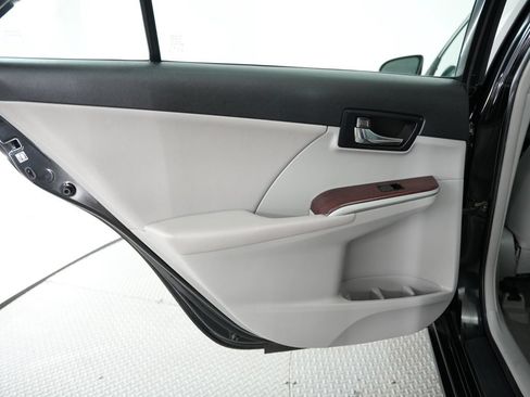 Used 2012 Toyota Camry XLE w/ Leather Pkg FWD image 35