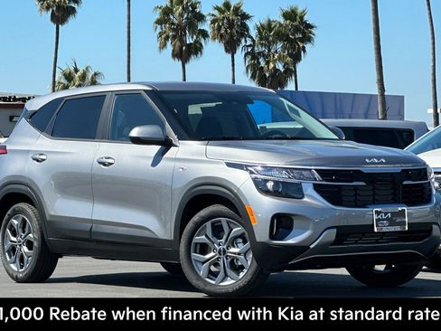 New 2026 Kia Seltos LX FWD image 2