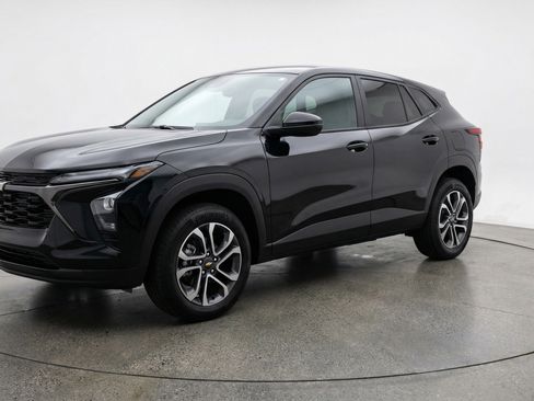 Used 2025 Chevrolet TrailBlazer LT FWD image 3
