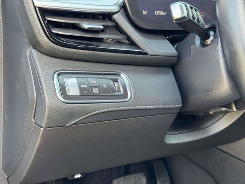 Used 2025 Buick Enclave Preferred image 11