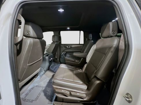 Used 2022 GMC Yukon XL Denali w/ Denali Premium Package AWD/4WD image 19
