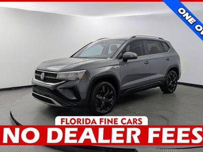 Used 2023 Volkswagen Taos SE w/ Panoramic Sunroof Package