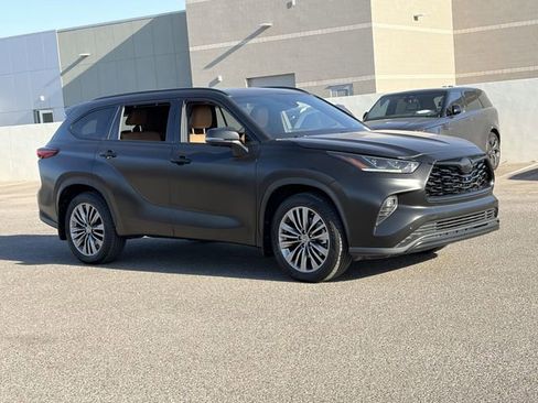 Used 2020 Toyota Highlander Platinum FWD image 4