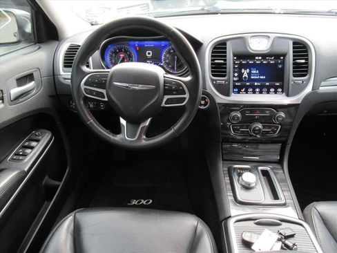 Used 2019 Chrysler 300 Touring w/ Quick Order Package 2EF image 12