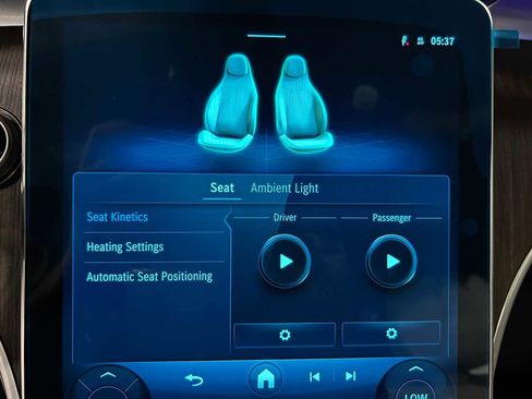 Used 2025 Mercedes-Benz C 300 4MATIC Sedan image 25