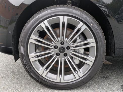 New 2026 Land Rover Range Rover Long Wheelbase SE AWD/4WD image 10