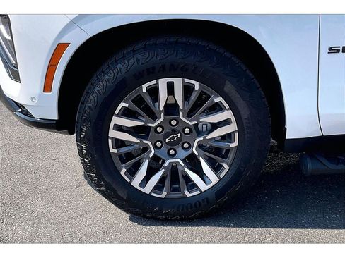Used 2026 Chevrolet Suburban Z71 w/ Z71 Off-Road Package AWD/4WD image 9
