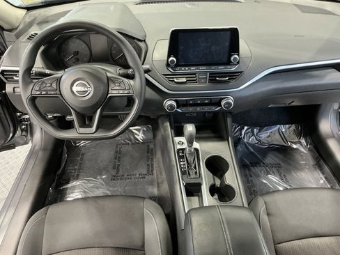 Used 2025 Nissan Altima 2.5 S image 13