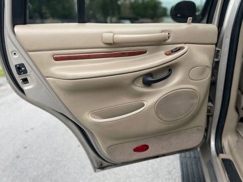 Used 2001 Lincoln Navigator 4WD image 28