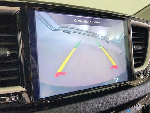 Used 2023 Chrysler Pacifica Touring-L FWD image 30