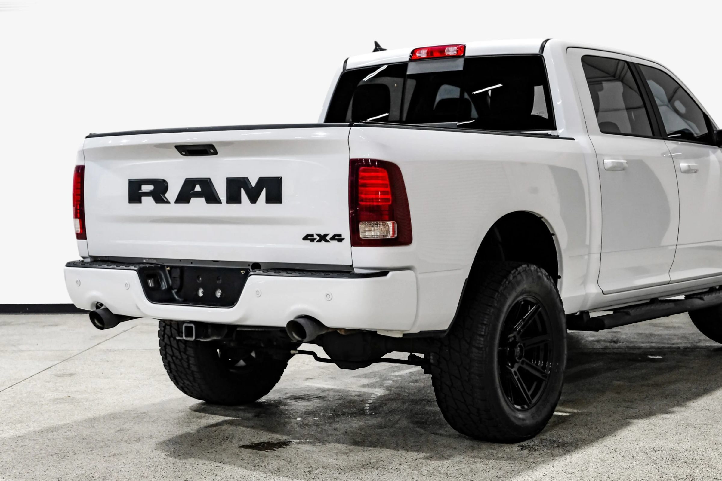 Used 2018 RAM 1500 Sport w/ Quick Order Package 26Q Night AWD/4WD image 13
