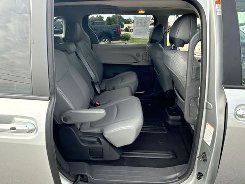 Used 2024 Toyota Sienna XLE image 28