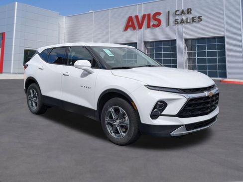 Used 2025 Chevrolet Blazer LT AWD/4WD image 3