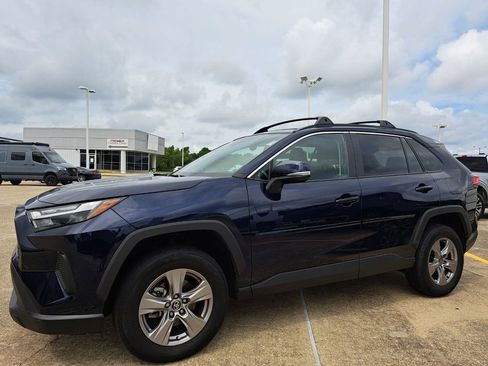 Used 2025 Toyota RAV4 XLE FWD image 9