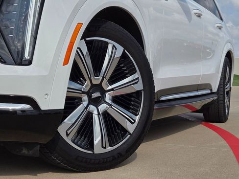 Certified 2025 Cadillac Escalade IQ Luxury 2 w/ LPO, Premium Carpet Package image 8