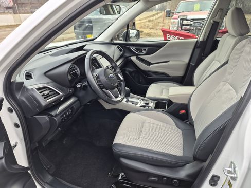 Used 2022 Subaru Forester Premium image 9