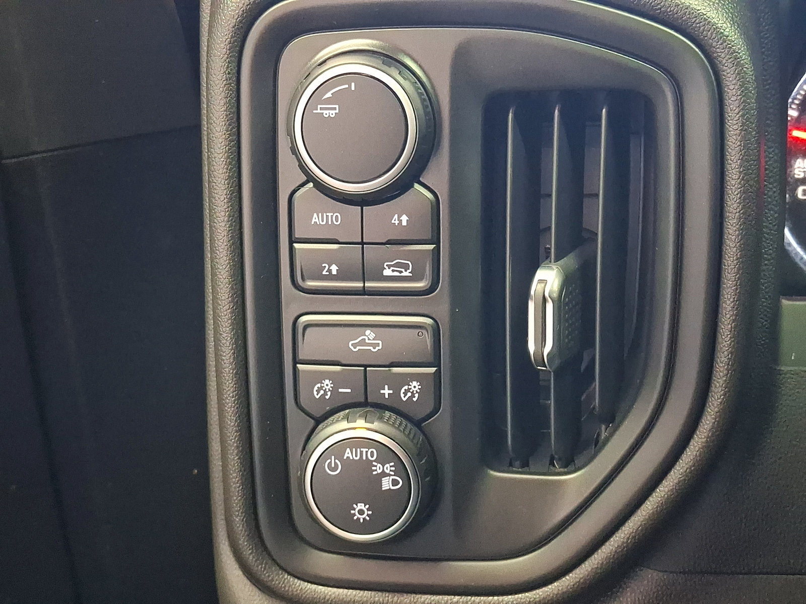 Certified 2022 Chevrolet Silverado 1500 Custom w/ LPO, Dark Essentials Package AWD/4WD image 23