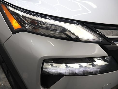 Used 2024 Nissan Rogue SV AWD/4WD image 27