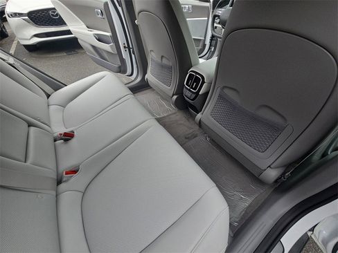 New 2025 Hyundai Ioniq 6 Limited image 12