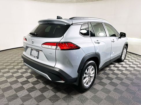 Used 2025 Toyota Corolla Cross LE w/ Moonroof Package FWD image 3