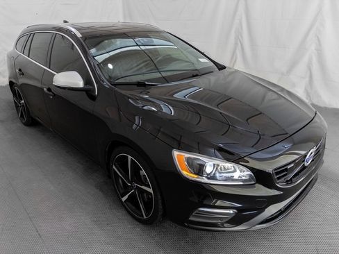 Used 2016 Volvo V60 T6 R-Design Platinum w/ Climate Package image 10