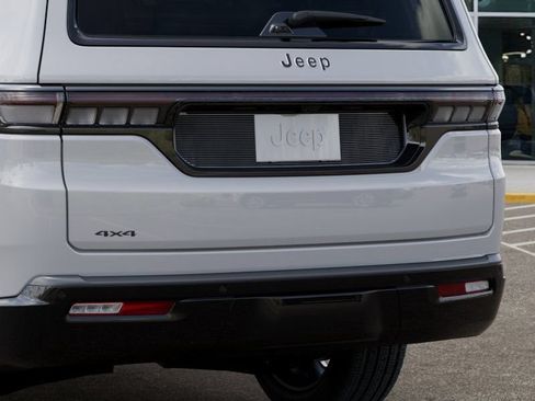 New 2026 Jeep Grand Wagoneer Summit AWD/4WD image 13