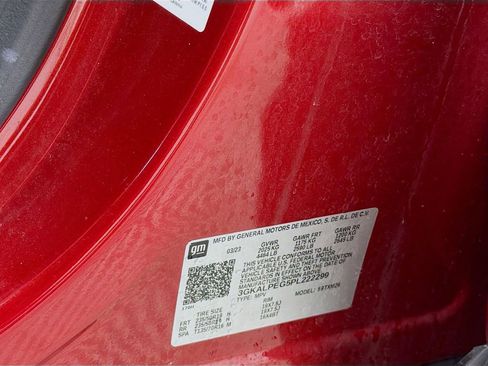 Used 2023 GMC Terrain SLT w/ Elevation Edition image 31