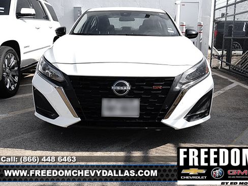 Used 2025 Nissan Altima 2.5 SR FWD image 3