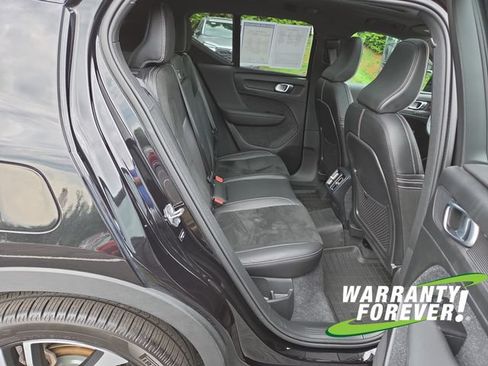 Used 2022 Volvo XC40 T5 R-Design w/ Advanced Package AWD/4WD image 17